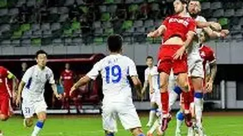 萨维奇欧冠肘击吕迪格被红牌罚下